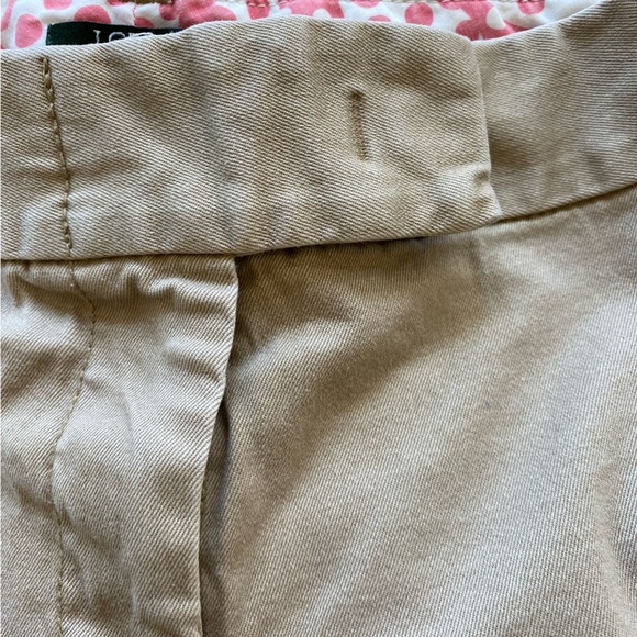J Crew women’s shorts. City Fit. Size 4. Used. Flaw on back right - Picture 2 of 7